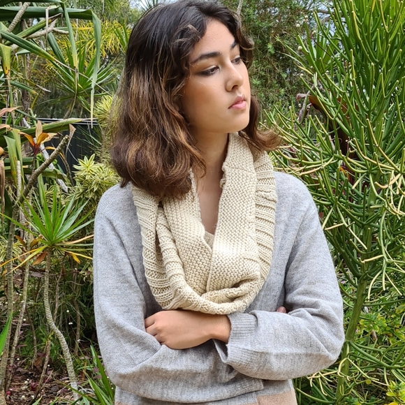 🛑SALE🛑 Warm Winter Beige Knitted Scarf Snood - Picture 3 of 12